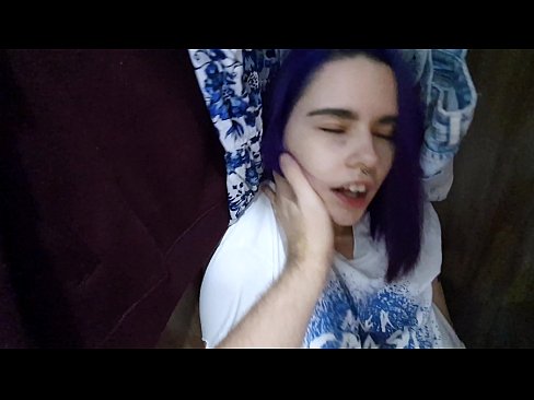 ❤️ Atopo a miña irmá no armario e axudouna a correrse ❤️❌ Follar en nós